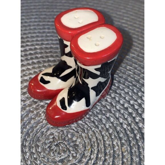 Western Style Cowboy Boots Chile Ceramic Salt And Pepper Shakers - Picture 1 of 5